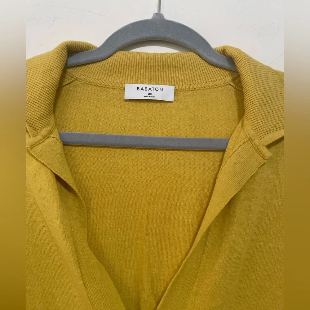 Babaton V-Neck Yellow Sweater Cropped Style - Picture 4 of 4